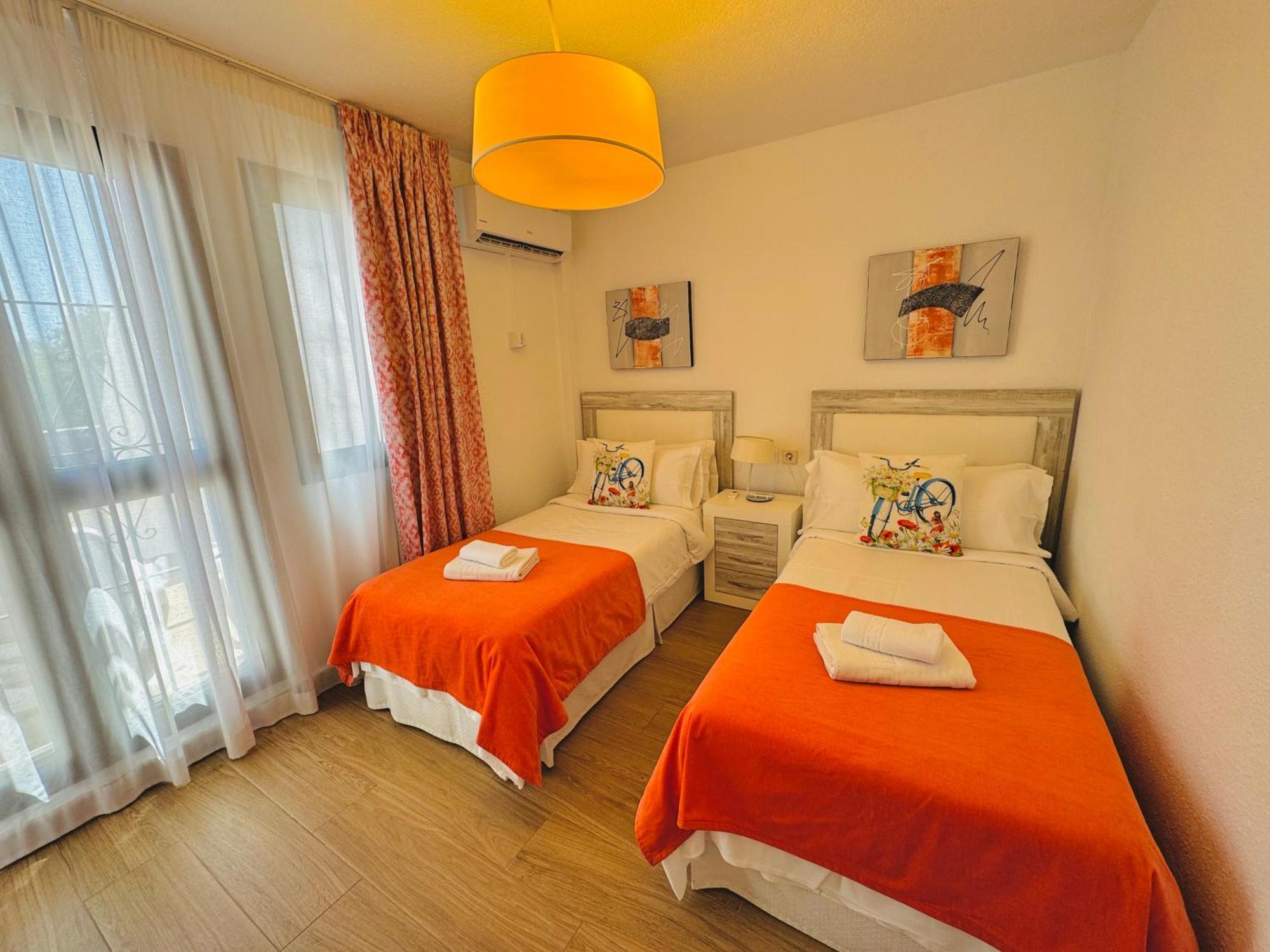 Pueblo Evita Premium Suites Benalmádena Eksteriør billede