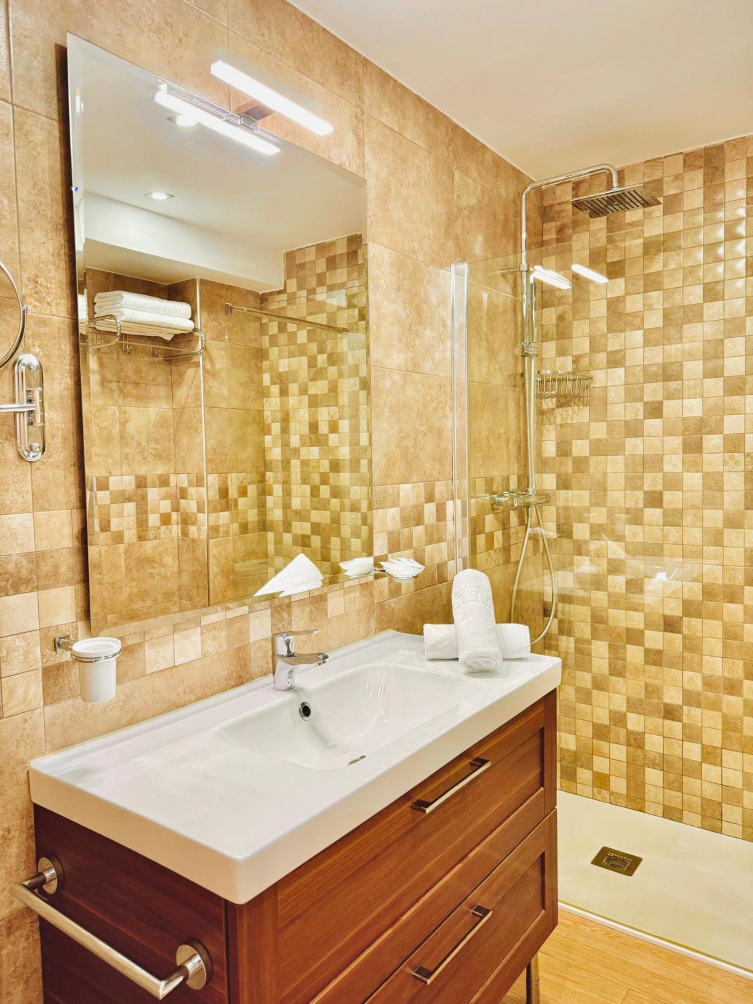 Pueblo Evita Premium Suites Benalmádena Eksteriør billede