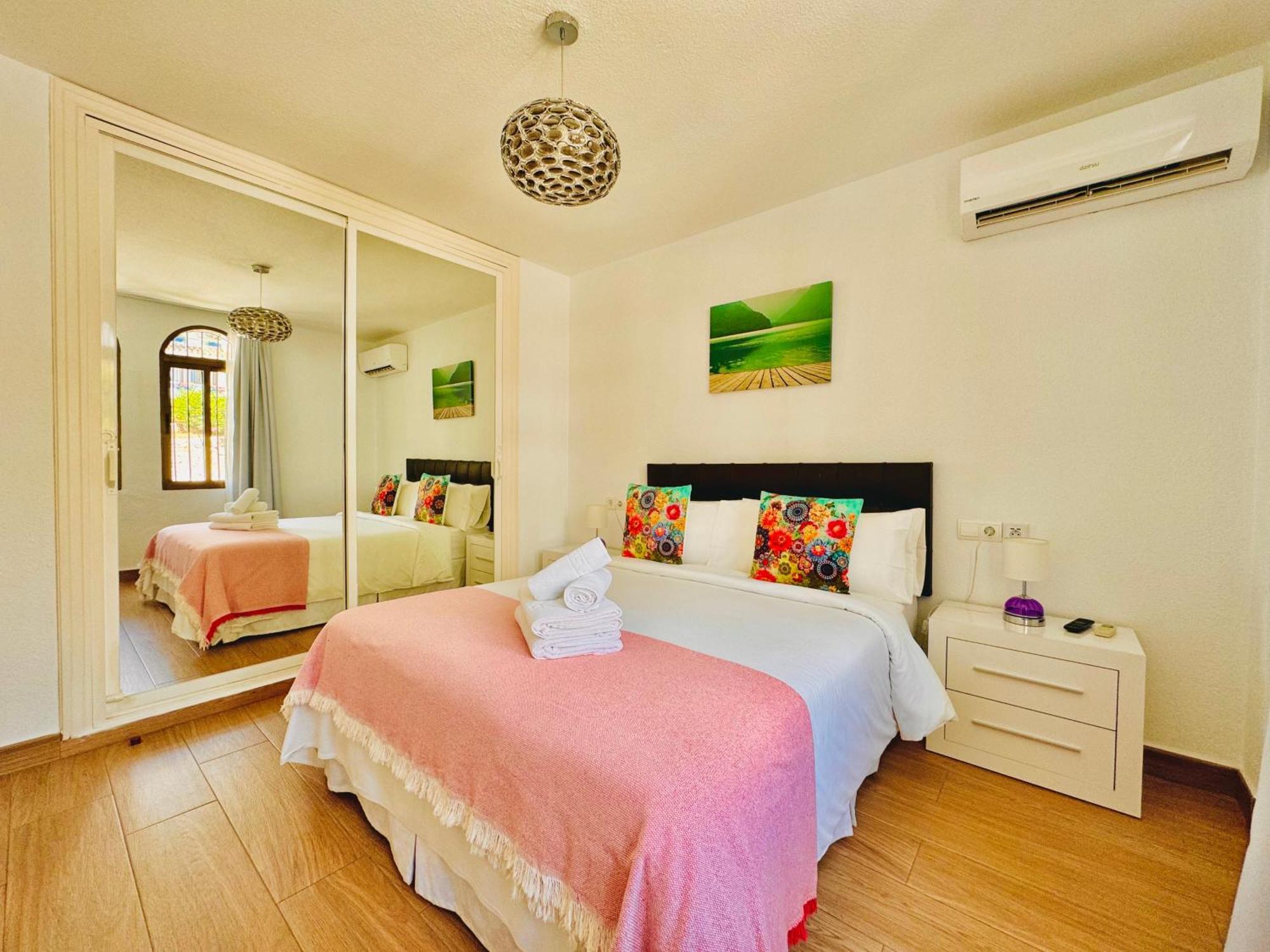 Pueblo Evita Premium Suites Benalmádena Eksteriør billede