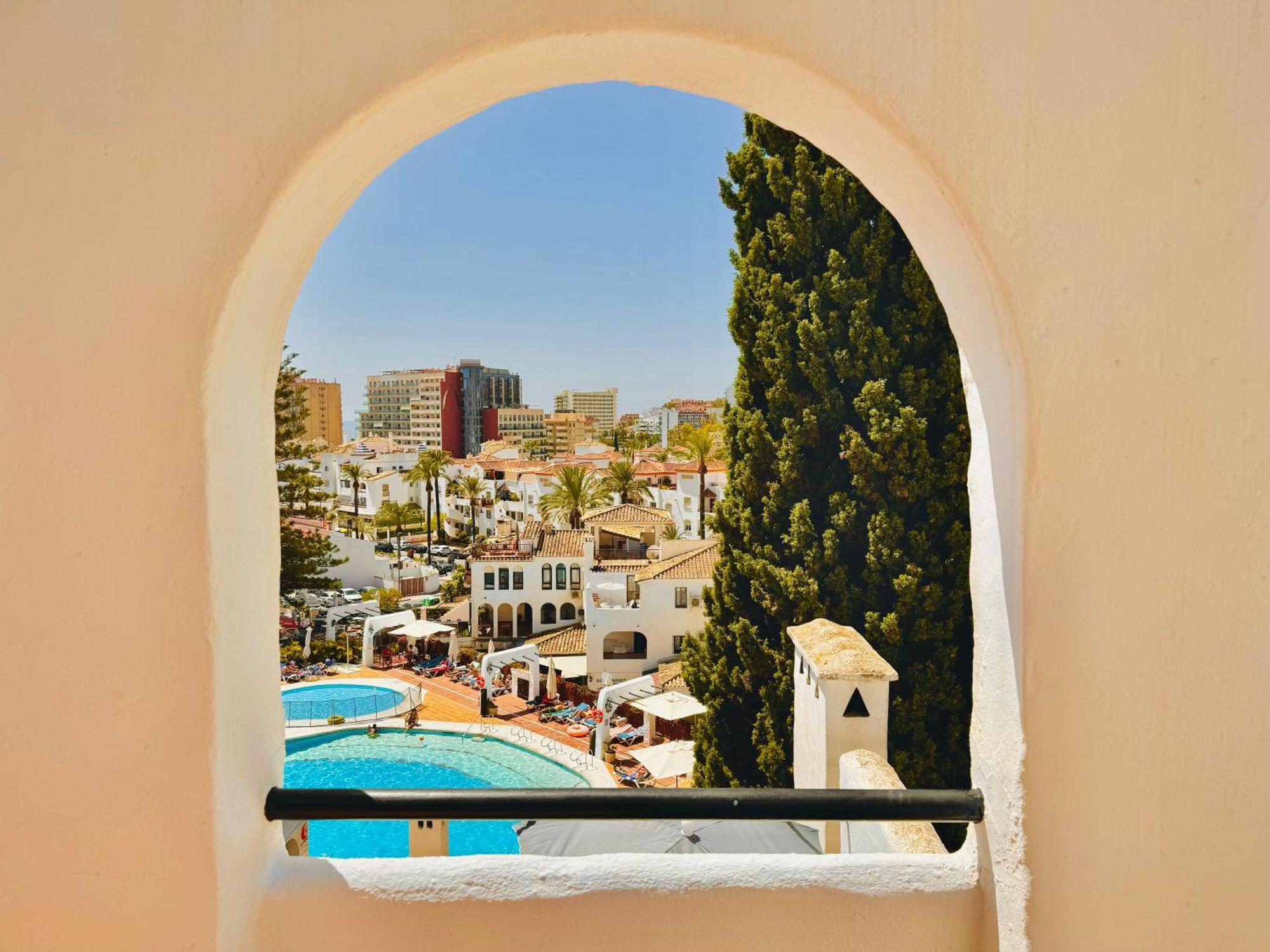 Pueblo Evita Premium Suites Benalmádena Eksteriør billede