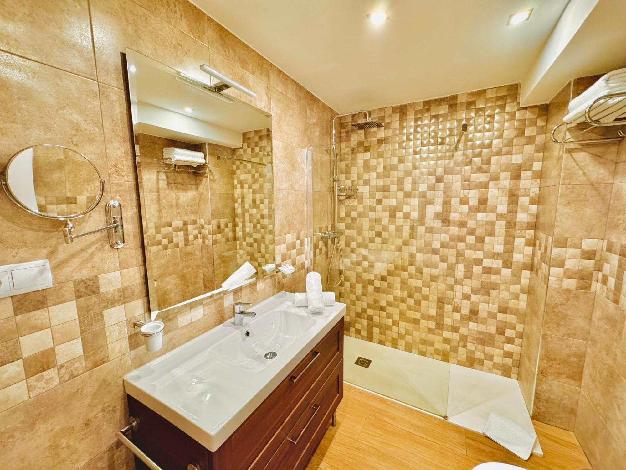 Pueblo Evita Premium Suites Benalmádena Eksteriør billede