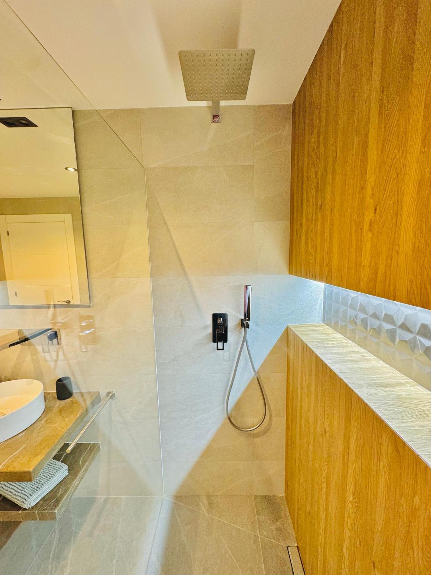 Pueblo Evita Premium Suites Benalmádena Eksteriør billede