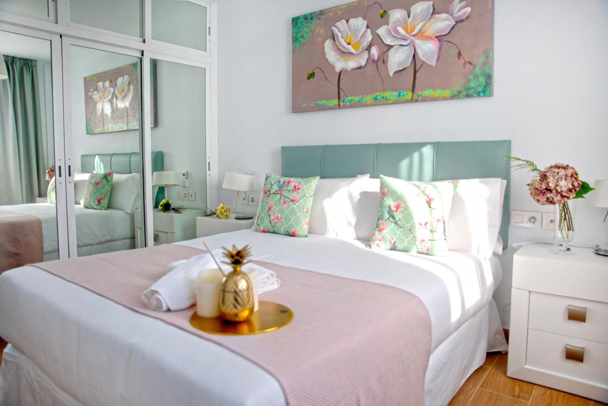 Pueblo Evita Premium Suites Benalmádena Eksteriør billede